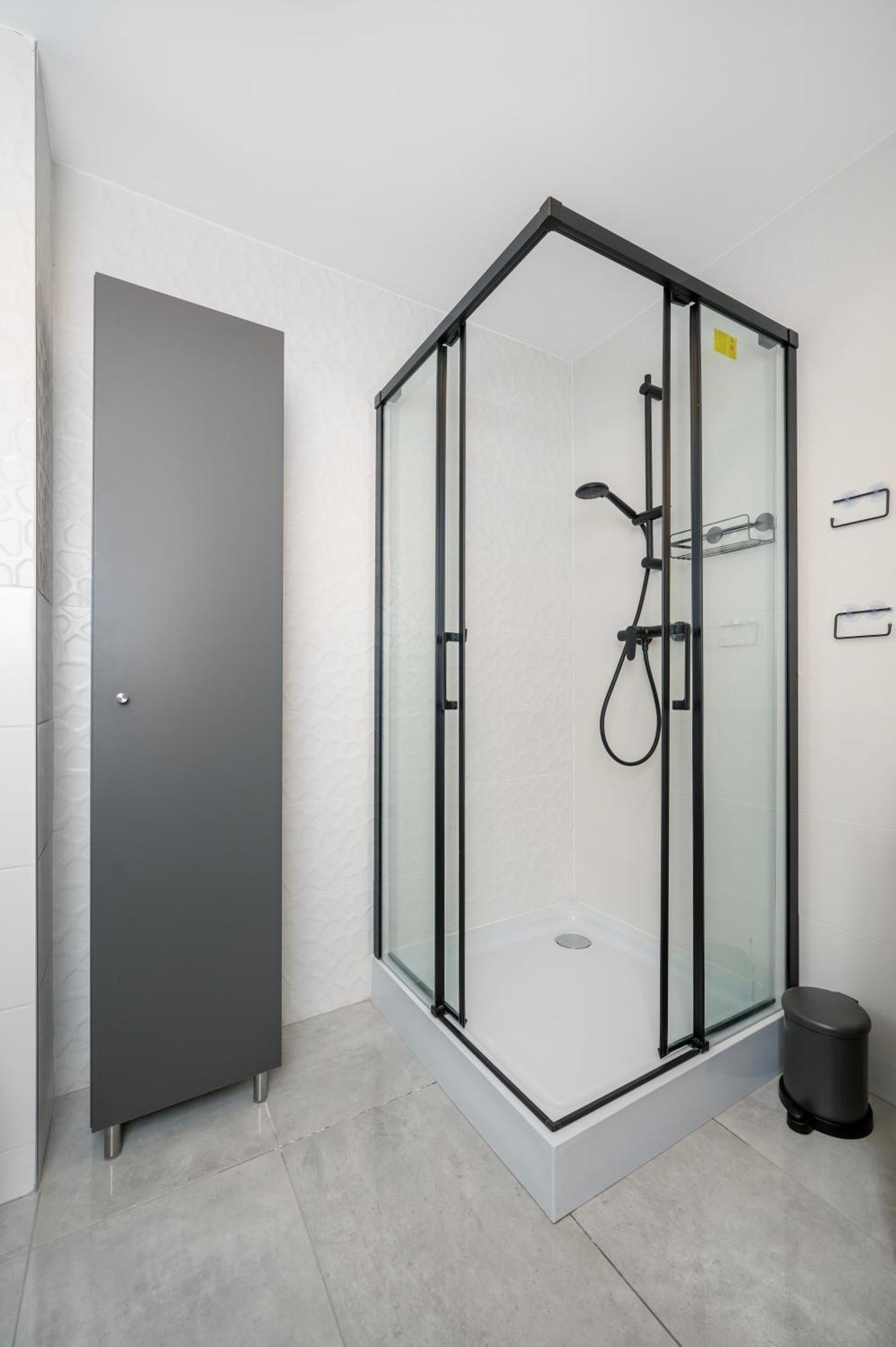 Historic Studio - Top Location, Tram & Shops Nearby, Fabryczna - By Rentujemy Apartment Lodź Bagian luar foto