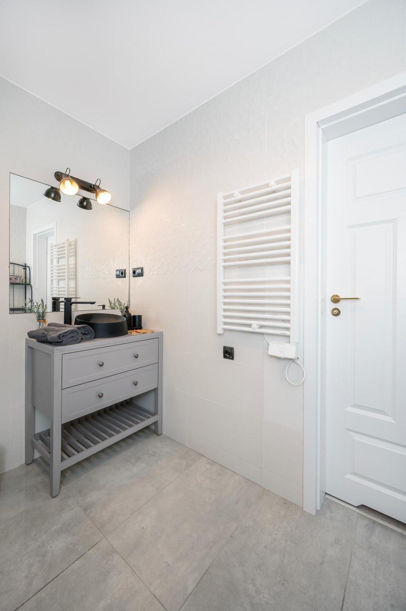 Historic Studio - Top Location, Tram & Shops Nearby, Fabryczna - By Rentujemy Apartment Lodź Bagian luar foto