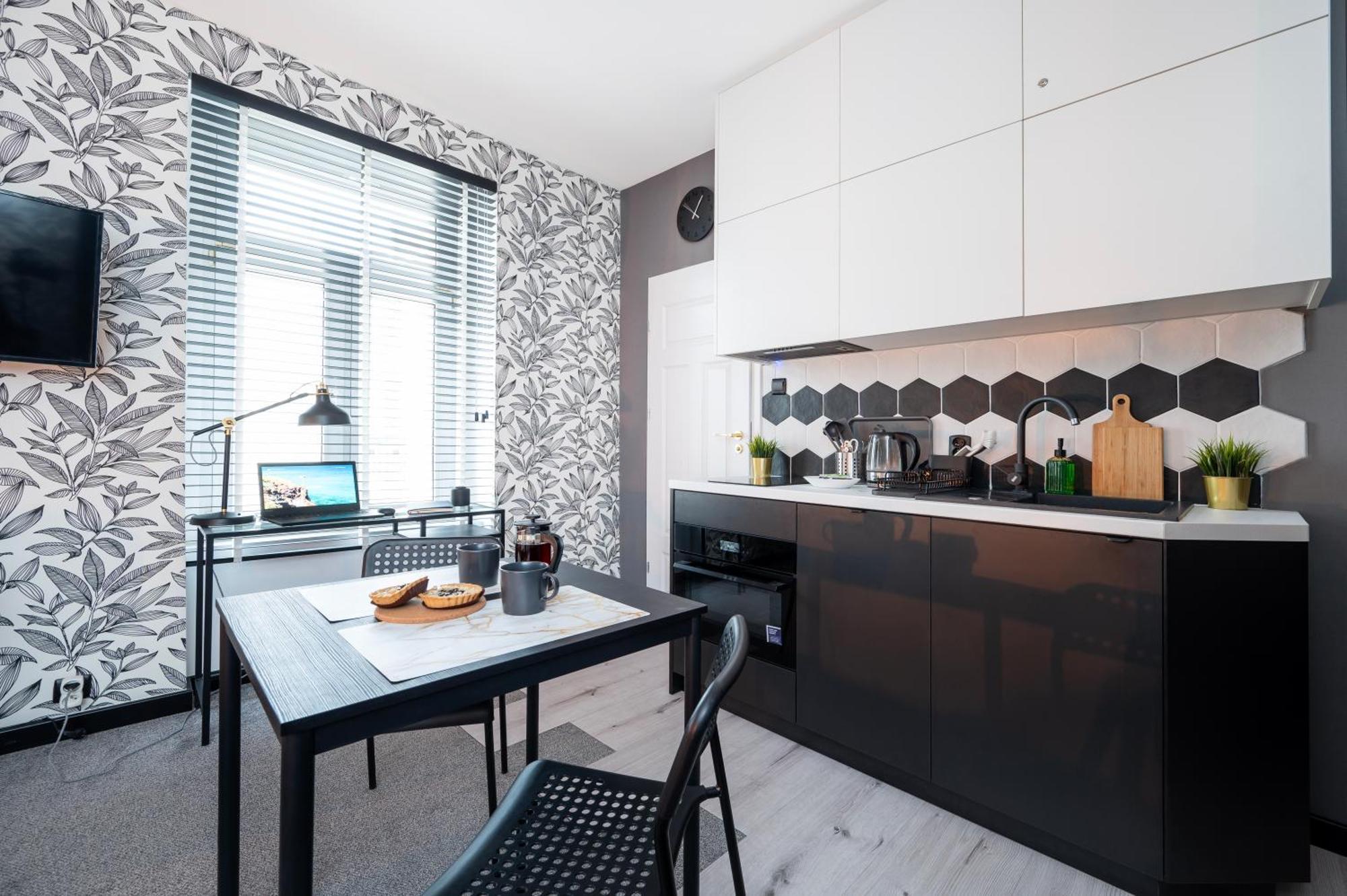 Historic Studio - Top Location, Tram & Shops Nearby, Fabryczna - By Rentujemy Apartment Lodź Bagian luar foto
