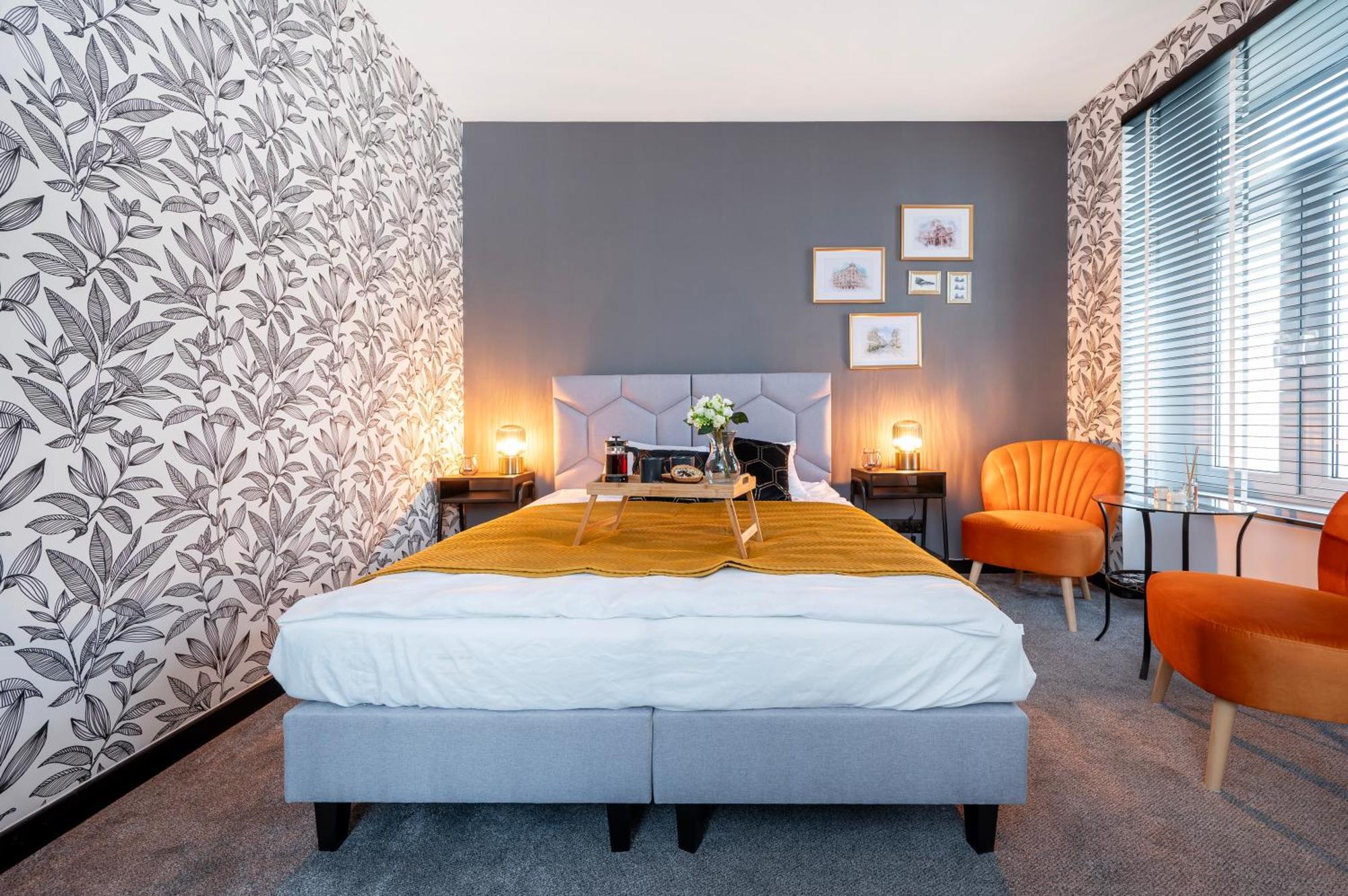 Historic Studio - Top Location, Tram & Shops Nearby, Fabryczna - By Rentujemy Apartment Lodź Bagian luar foto