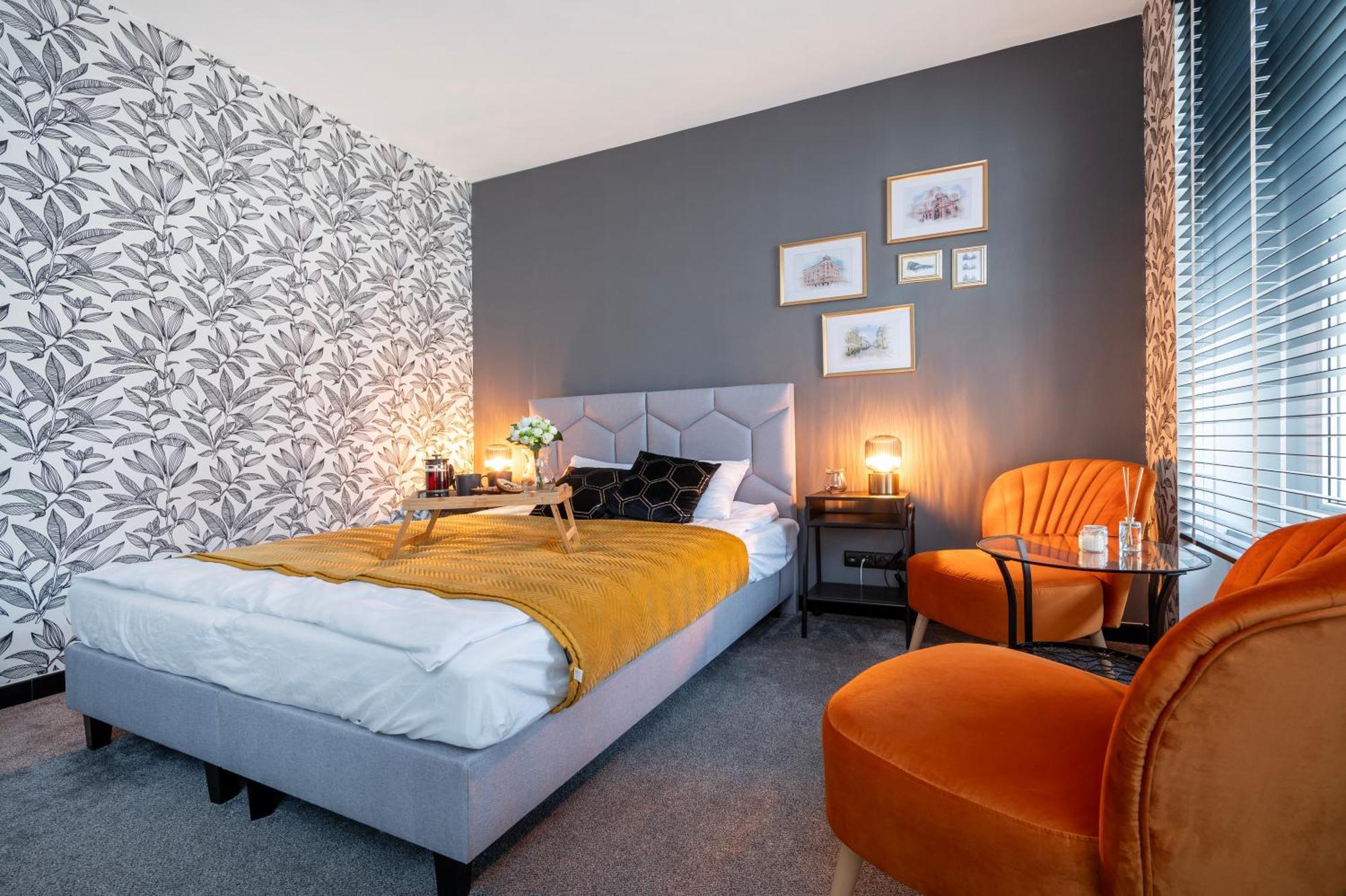 Historic Studio - Top Location, Tram & Shops Nearby, Fabryczna - By Rentujemy Apartment Lodź Bagian luar foto